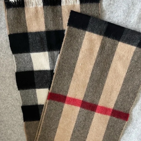 Burberry Printed Cashmere Scarf, Like New - Picture 7 of 9